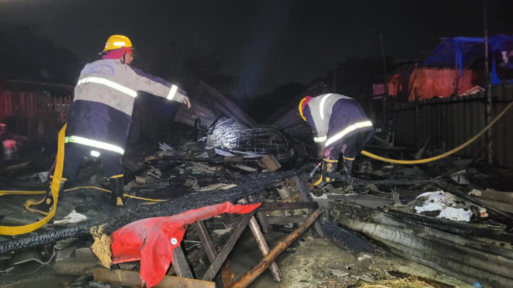 เพลิงไหม้ฟาร์มไก่ชน ย่านบางปู